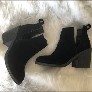 Black Steve Madden black booties
